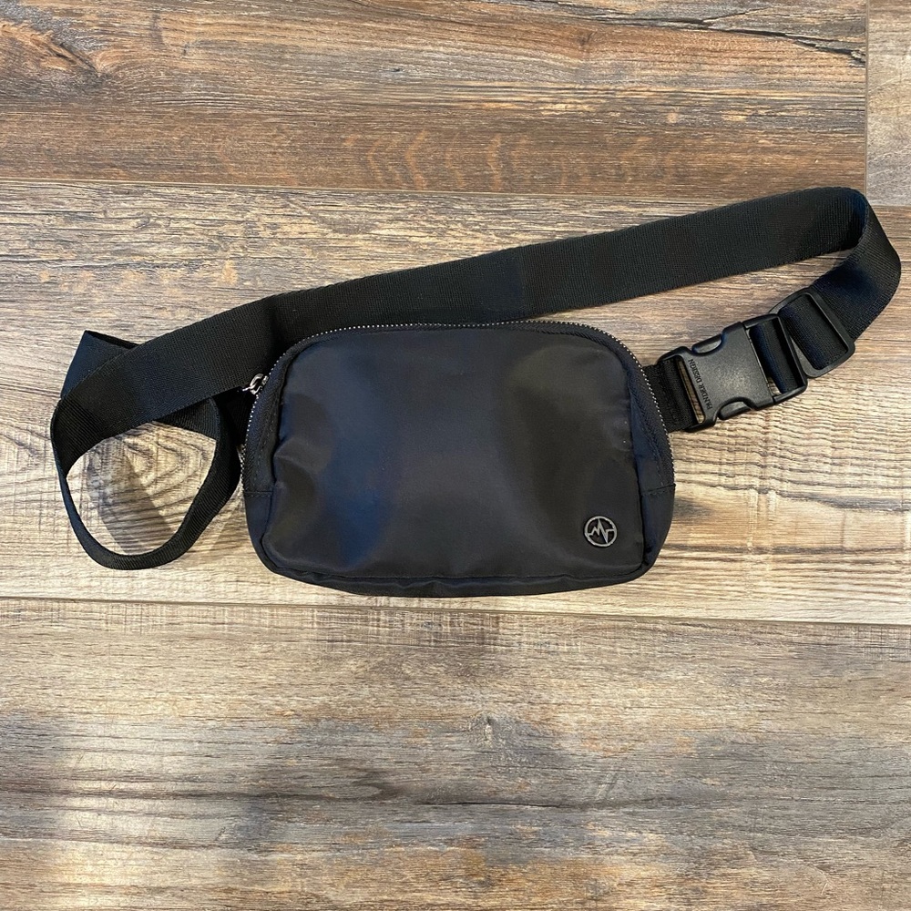 Black belt bag